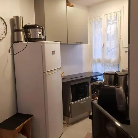 Apartment Sunny Close To Metro