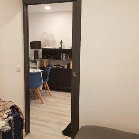 Apartment Sunny Close To Metro *